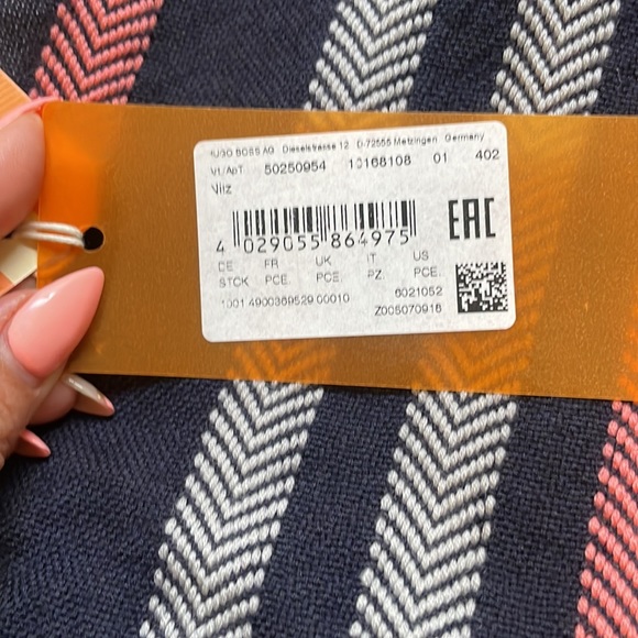 Hugo Boss 100% wool unisex scarf - Picture 4 of 4